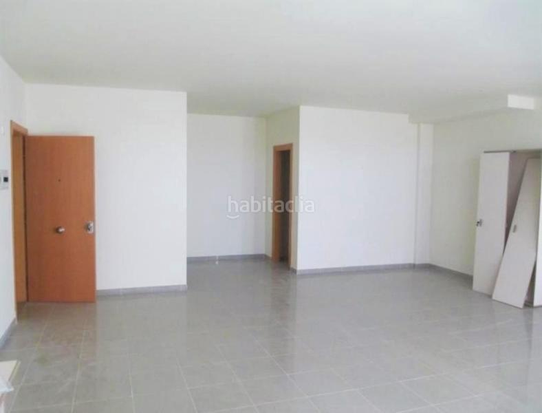 Foto a4d0fc3a-6919-46b0-9506-9e028afebca5. Local comercial a Cunit residencial Cunit