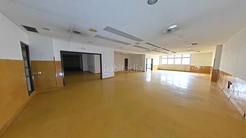 Foto 067ae9c3-c7ed-4440-b043-96ff1a548d91. Local comercial a Centre Figueres