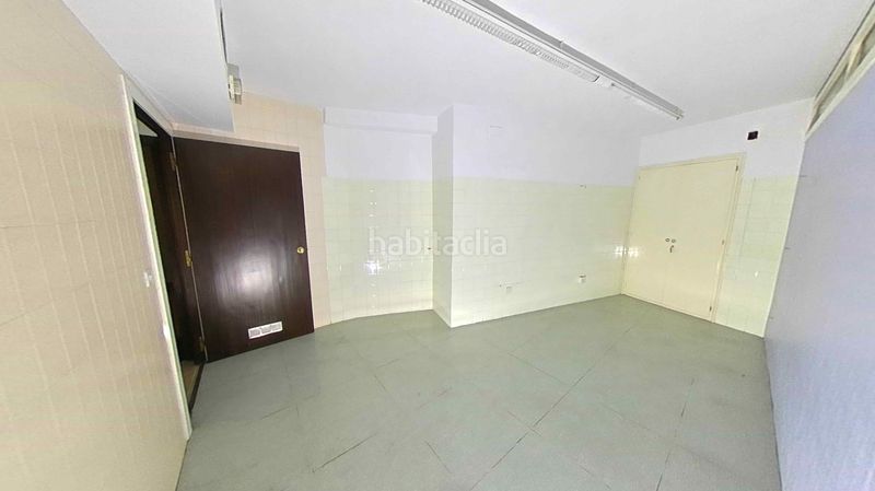 Foto 5cecacab-8f0e-4b3a-97d1-0e0d9c42f4ac. Local comercial a Centre Figueres