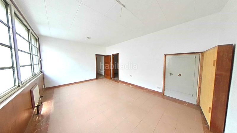 Foto 61718323-ed87-4284-a82a-3a0252f56c7e. Local comercial a Centre Figueres