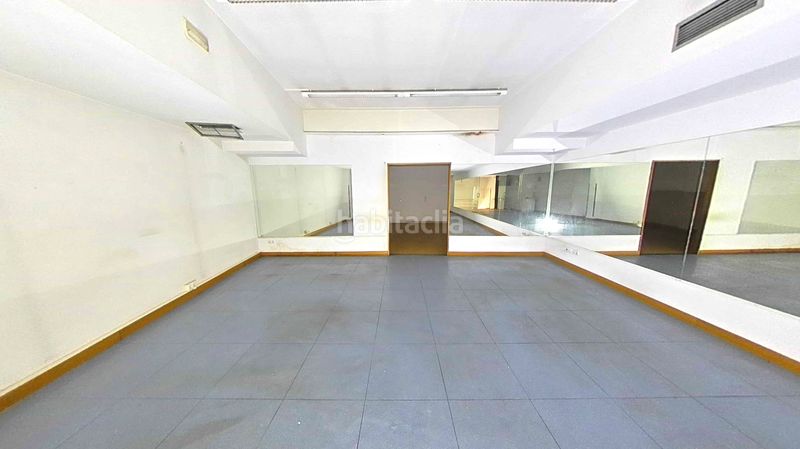 Foto a7251359-56db-475d-83f6-b7f3c850e095. Local comercial a Centre Figueres