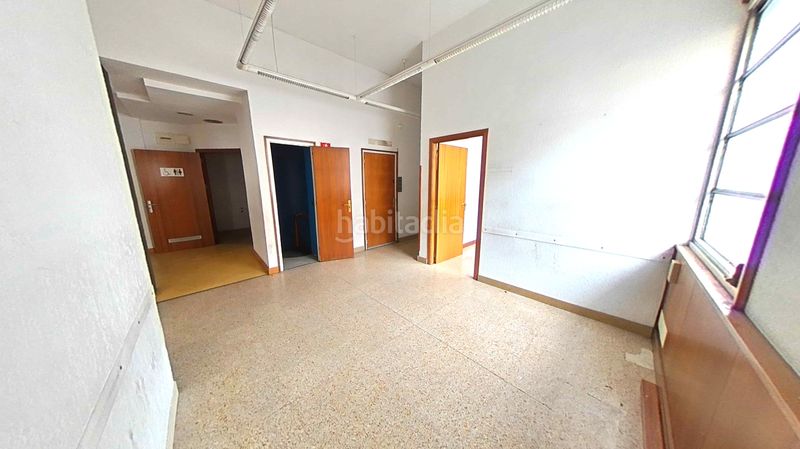 Foto c8d53b0b-2607-4fe1-8a28-08a8d427483f. Local comercial a Centre Figueres