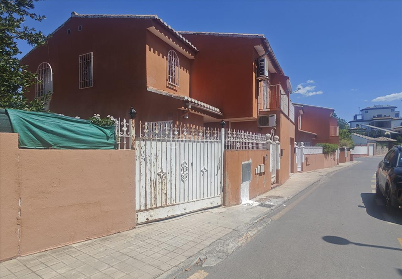 Foto b1e50398-1534-4209-ab66-8de411765182. Casa adosada en Jun