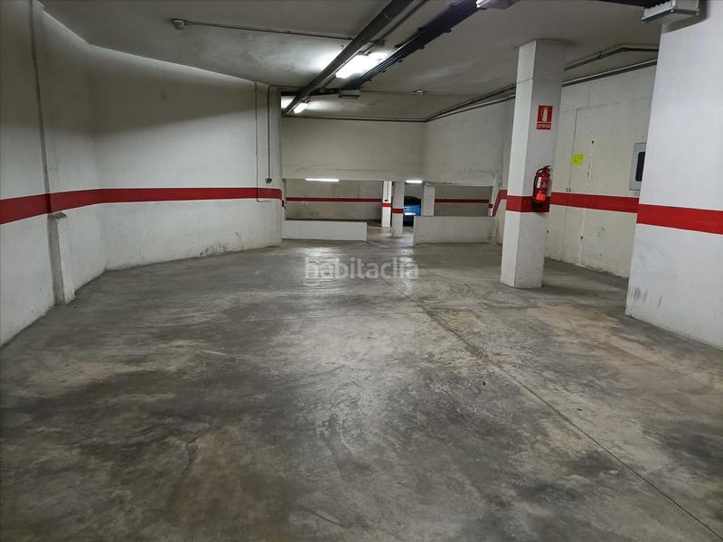 Foto 29f16b92-0d75-4fd0-9e2f-019c2e83f66c. Aparcament cotxe a Cheste
