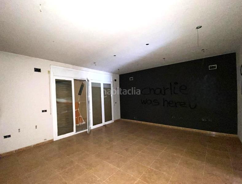 Foto f3af0561-d86f-4f8c-a1c5-714285f47903. Casa adossada amb piscina a Benavent de Segrià