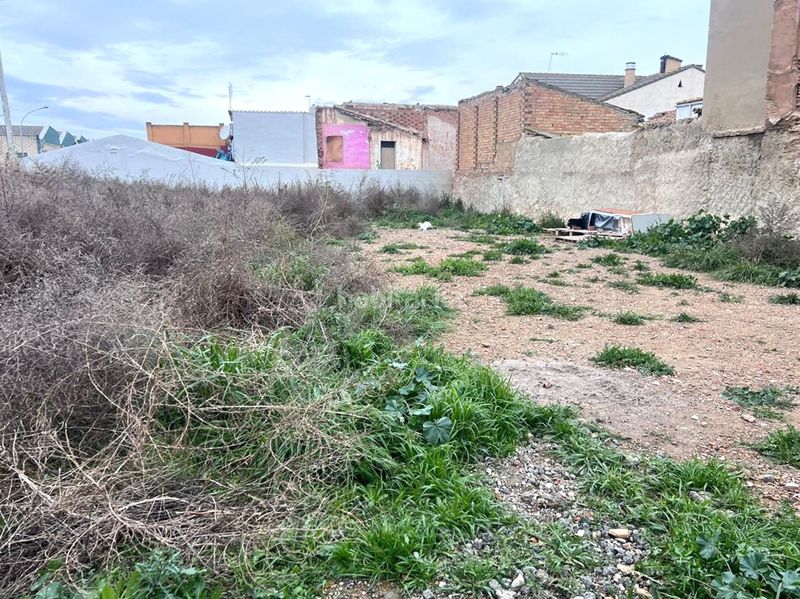 Foto fbc77927-e764-4408-be75-a7e06b20f974. Terreny residencial a Castejón