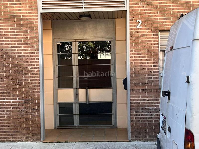 Foto f894ec22-919a-4380-aec0-278dd6d80837. Car parking in Alovera