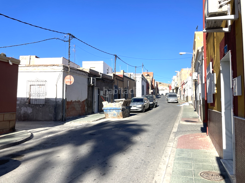 Foto 6385155d-1761-410e-ac58-40425196c95a. Casa en La Chanca - Pescadería Almería