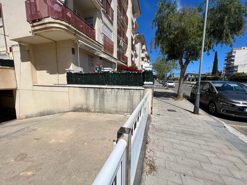 Foto cd5e845d-c25d-4ba9-9af5-b561815d8278. Aparcament cotxe a Segur de Calafell nucli urbà Segur de Calafell