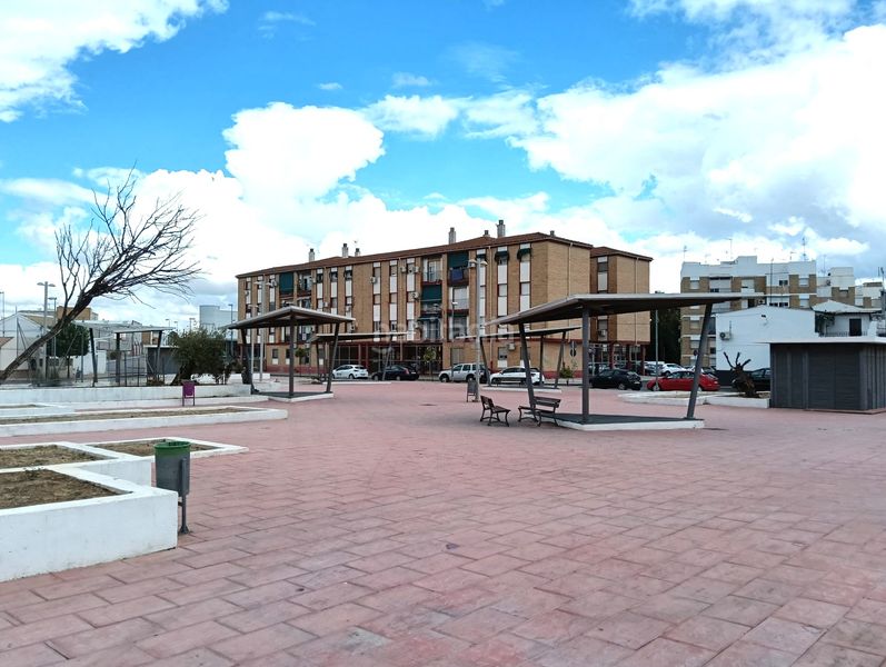 Foto ebc56581-ce00-42fd-aed5-550f4ac822d2. Aparcament cotxe a Puente Genil