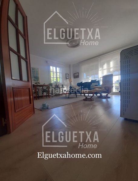 Foto 33185a65-51d5-4f5f-9f5c-be18dd1c9669. Casa aparellada amb xemeneia calefacció aparcament a Plentzia