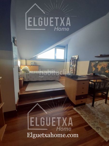 Foto 6869d8f7-37d8-4cc7-b5b3-004e8e4066c9. Casa aparellada amb xemeneia calefacció aparcament a Plentzia