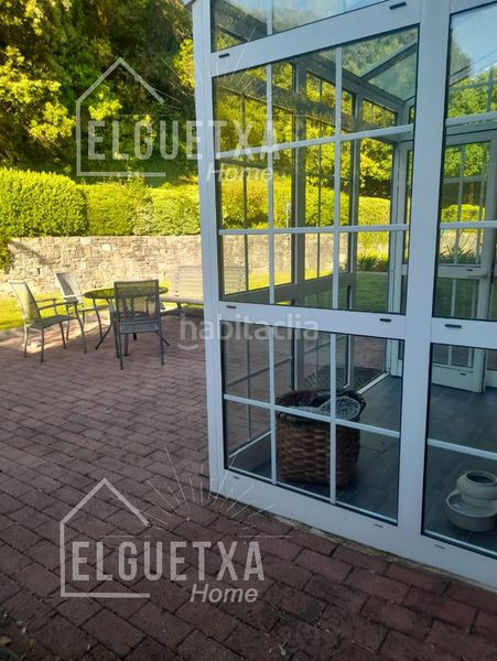 Foto 95a5f0ed-c22e-43bd-b6b4-eb793c5c2e18. Casa aparellada amb xemeneia calefacció aparcament a Plentzia