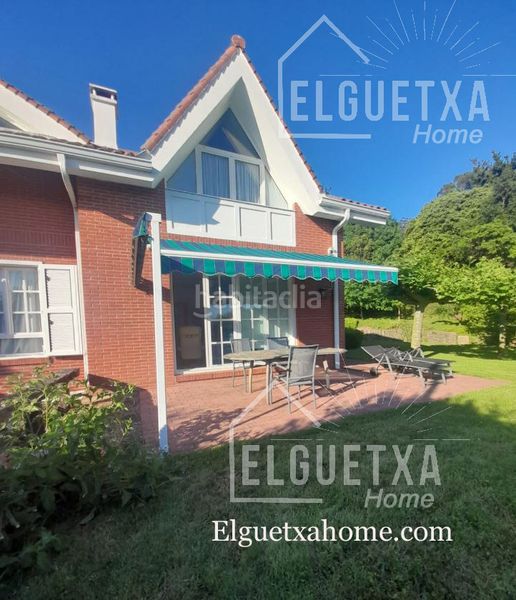 Foto e1a61c9e-a336-4a04-a8af-508d6355e4ae. Casa aparellada amb xemeneia calefacció aparcament a Plentzia