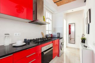 Rent Flat  N/a. Carrer nou de la rambla, barcelona