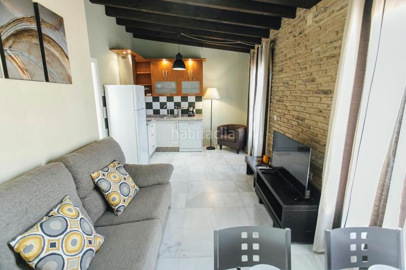 Foto 66624a43-b649-42a0-8011-a342fb7aed4b. Alquiler piso calle macasta, en San Julián Sevilla