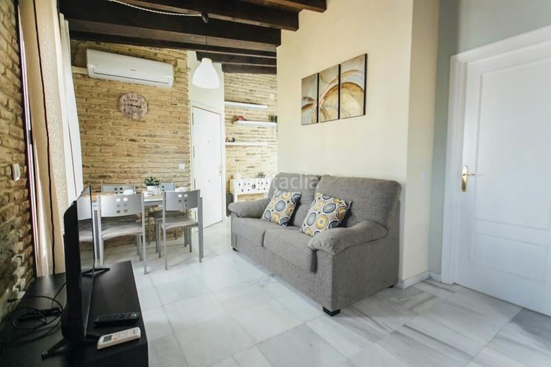Foto ce8af63d-ca7f-4719-96e9-5b6025d0d669. Alquiler piso calle macasta, en San Julián Sevilla