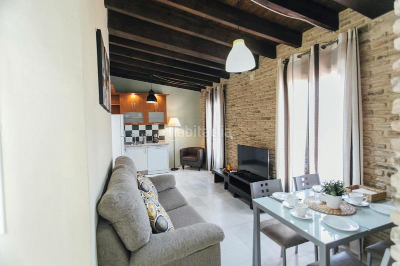 Foto f2c20c18-5449-481e-85d9-8d04ecabd6a5. Alquiler piso calle macasta, en San Julián Sevilla
