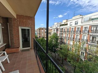 Miete Etagenwohnung  N/a. Calle de ferraz, madrid