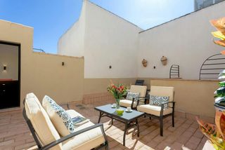 Rent Flat  N/a. Calle rodrigo caro, sevilla