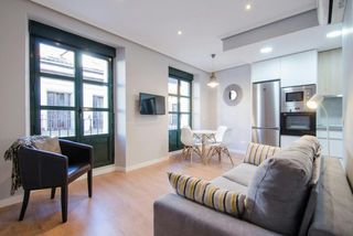 Miete Etagenwohnung  N/a. Calle de los estudios, madrid