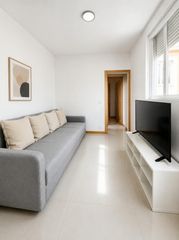 Rent Flat  N/a. Calle de andrés borrego, madrid