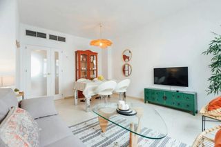 Rent Flat  N/a. Calle bartolomé de medina, sevilla