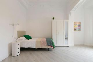 Rent Flat  N/a. Carrer de guillem de castro, valencia