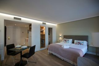 Rent Flat  N/a. Calle de leganitos, madrid