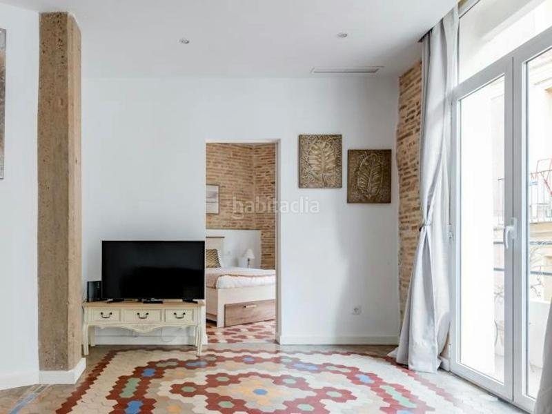 Foto a54c3282-b47e-47cd-b3b7-1f4bd1e0d205. Alquiler piso plaza dEl Carmen, en El Carme Valencia