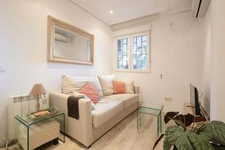 Miete Etagenwohnung  N/a. Calle de hernández iglesias, madrid