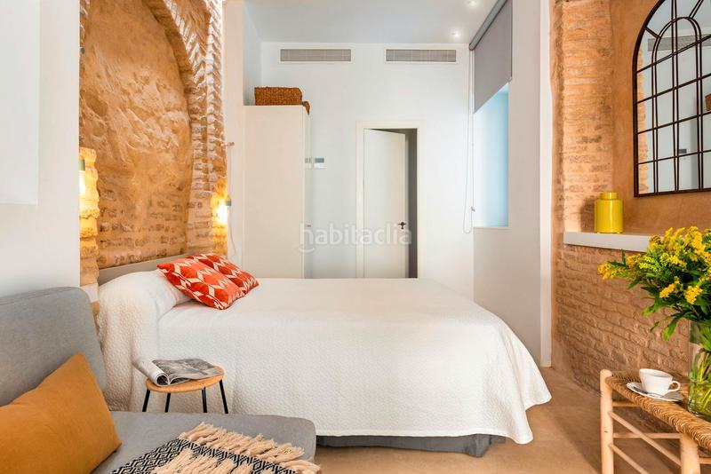 Foto 73772a23-6176-4201-bea0-f52d7e593473. Alquiler piso calle santa teresa, en Alfalfa - Santa Cruz Sevilla