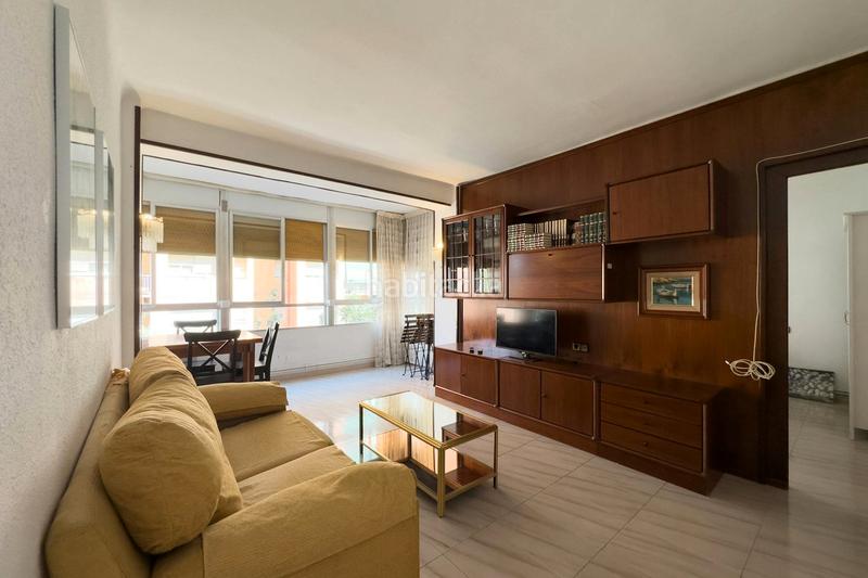 Foto 2f56a9e9-b4b2-4c85-85d8-8edce54b0393. Rent flat with heating in Turó de la Peira Barcelona