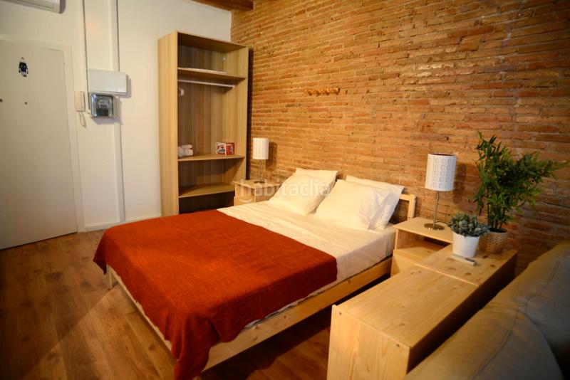 Foto c7b51200-cbc7-446f-84a1-ad54d1c6a7e6. Alquiler piso carrer de ferlandina, en Raval Barcelona