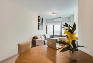 Location Appartement  N/a. Calle de apolonio morales, madrid