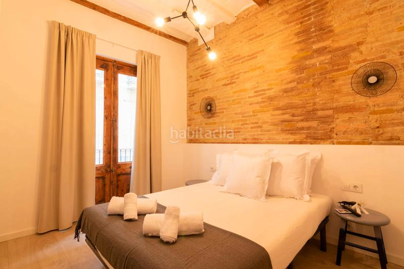 Foto ae9df95a-d1f4-43bd-856c-da64d6199658. Alquiler piso passatge de la virreina, en Raval Barcelona