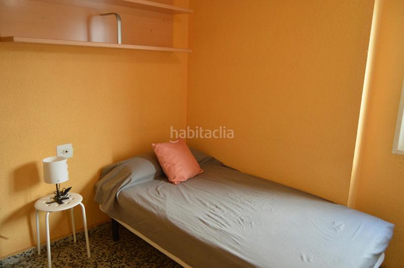 Foto 2f0d661c-e55d-41ce-bd66-1b823ad31e49. Alquiler piso carrer sants just i pastor, en Aiora Valencia