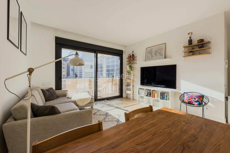 Foto 892ce80a-0df3-46ff-a3c4-ae21fceab4ac. Lloguer pis amb calefacció aparcament a Poblenou Barcelona