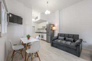Rent Flat  N/a. Plaza chozas de canales, madrid