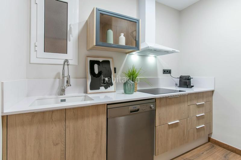 Foto b7351b77-c603-40d0-ac8a-23400402c4fe. Alquiler piso carrer dels enamorats, en El Camp de l´Arpa del Clot Barcelona