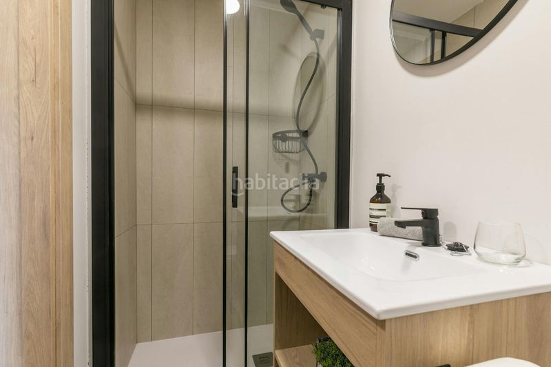 Foto f1b0f8f3-c468-46d3-be5d-6cabe0135c7c. Lloguer edifici a Tres Olivos-Valverde Madrid