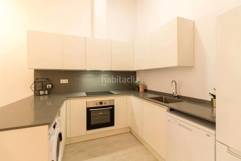 Foto 8dffd021-6682-4913-92dd-a74aeb45e5bc. Alquiler piso carrer dels salvador, en Raval Barcelona