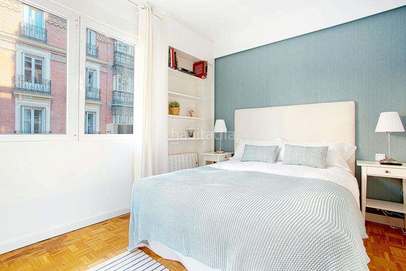 Foto 236609a0-d100-4c46-847f-d9352a3f1836. Alquiler piso calle de la academia, en Jerónimos Madrid