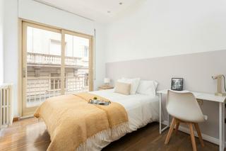 Rent Flat  N/a. Via augusta, barcelona