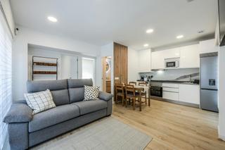 Rent Flat  N/a. Calle ayamonte, madrid