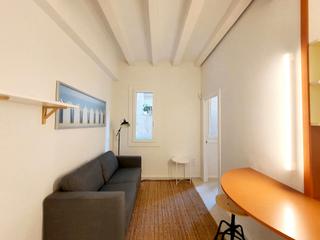 Miete Etagenwohnung  N/a. Carrer de ferlandina, barcelona