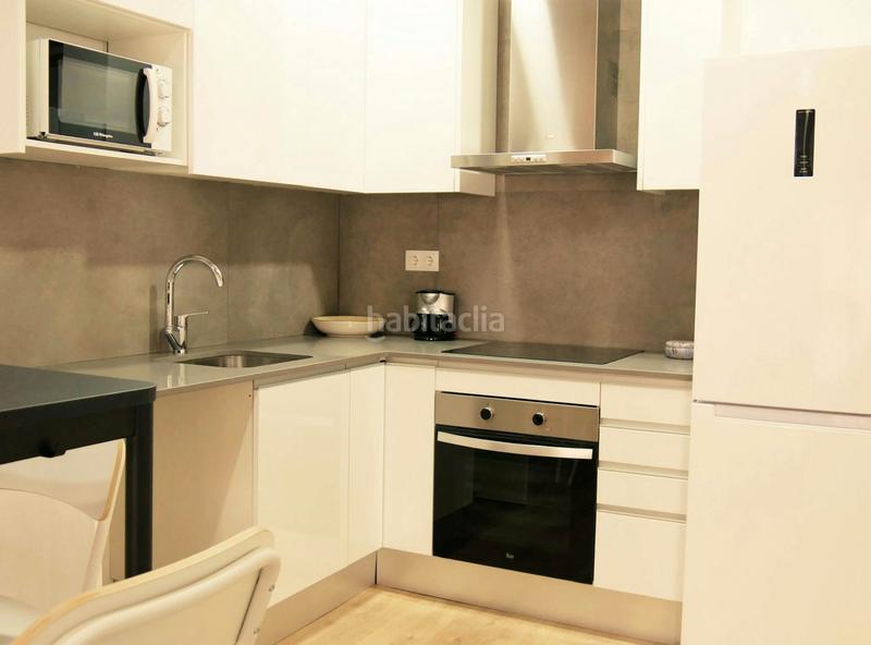 Foto 8f6b3f3f-3bfd-4983-acef-5259a308c78d. Alquiler piso carrer de la lluna, en Raval Barcelona