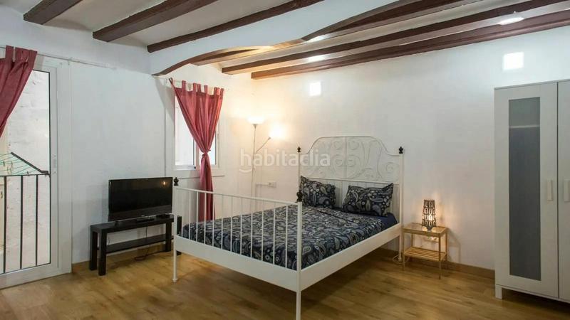 Foto d71b7458-0f9b-40b7-b042-b00522263924. Alquiler piso carrer de valldonzella, en Raval Barcelona