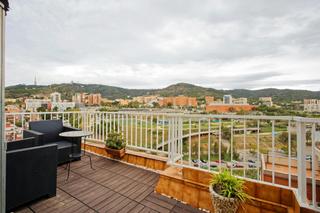 Location Appartement  N/a. Carrer de josep sangenís, barcelona