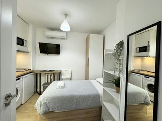 Rent Flat  N/a. Calle de melquíades álvarez, madrid